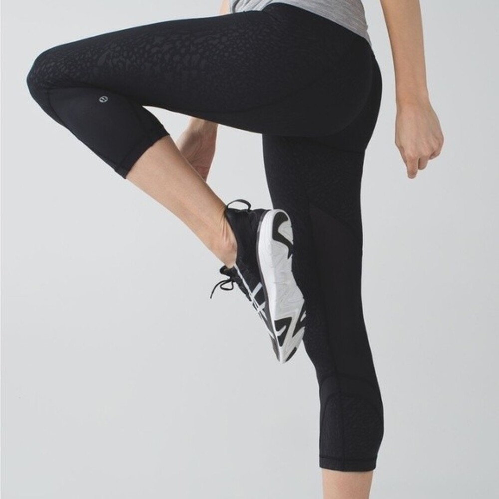 Lululemon leggings women Run Inspire Crop II Luxtreme Watermark Embossed Black 4